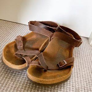 Like New Birkenstock Yara Size 42 in Tobacco